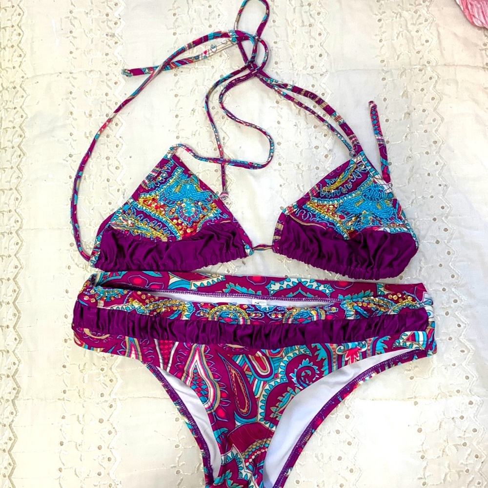 A 2-piece from Colombia !!